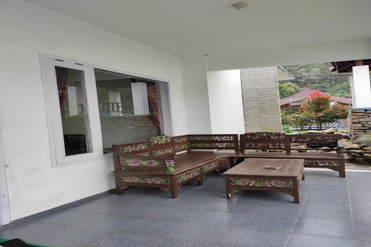Villa Meteor Garden Tawangmangu Exteriör bild