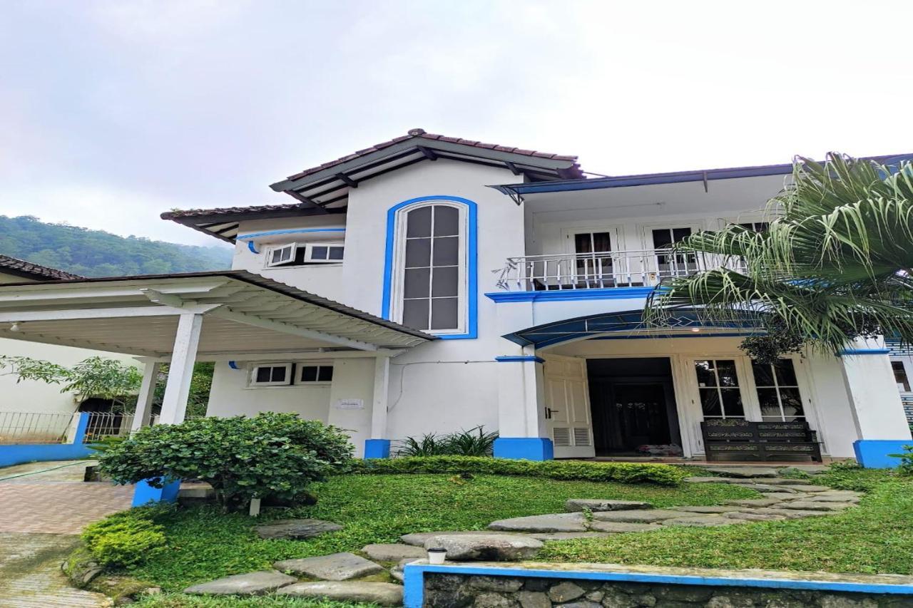 Villa Meteor Garden Tawangmangu Exteriör bild